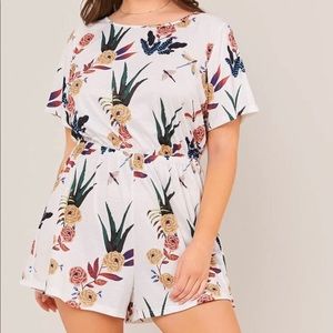 SHEIN Plus Split Back Tropical Print Romper US 0XL